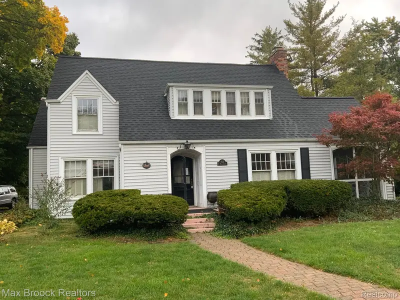 204 N WILLIAMSBURY RD, Bloomfield Hills, MI 48301