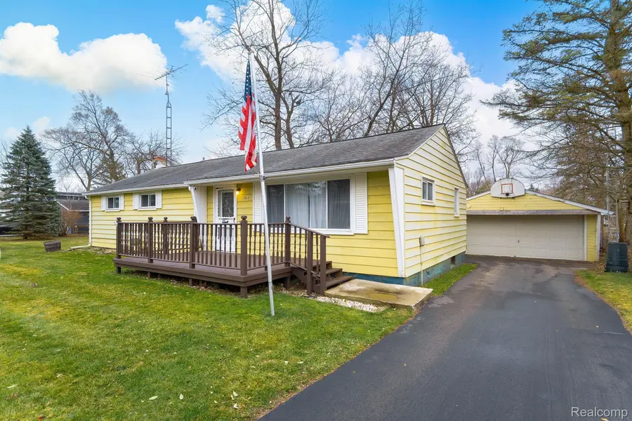 1064 WASHINGTON DR, MI 48507