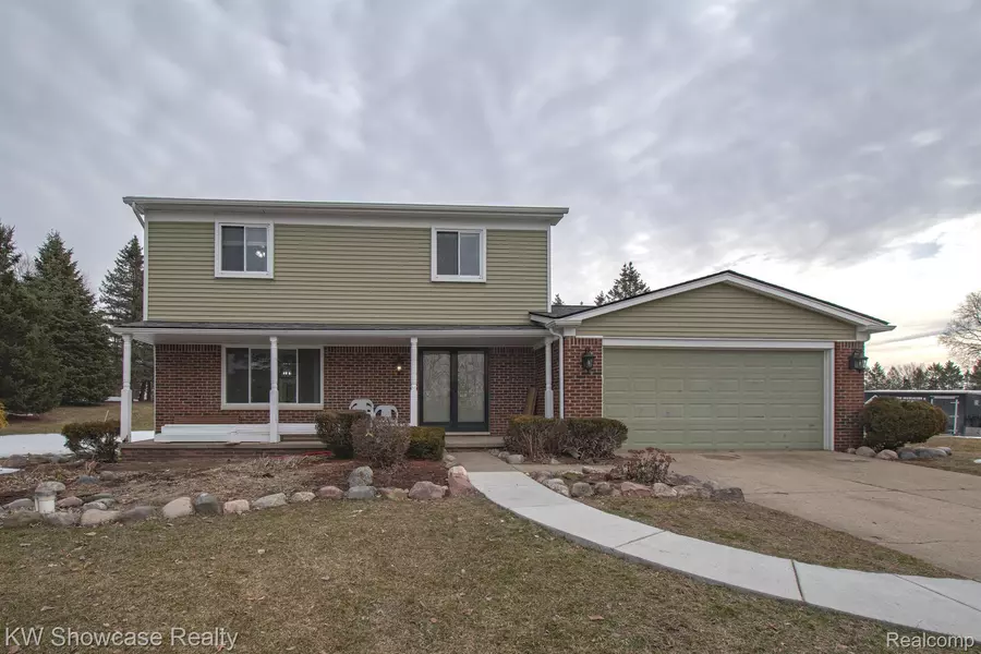 4040 TAGGETT LAKE DR, Highland, MI 48357