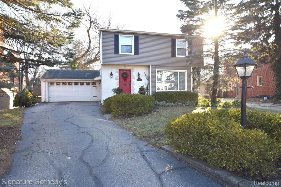 1038 WIMBLETON DR, MI 48009