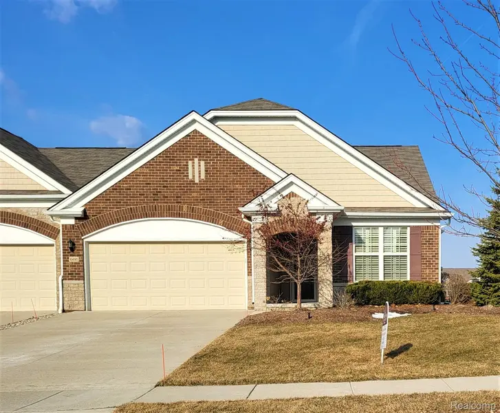 6495 PRAIRIE DUNES DR, Grand Blanc, MI 48439