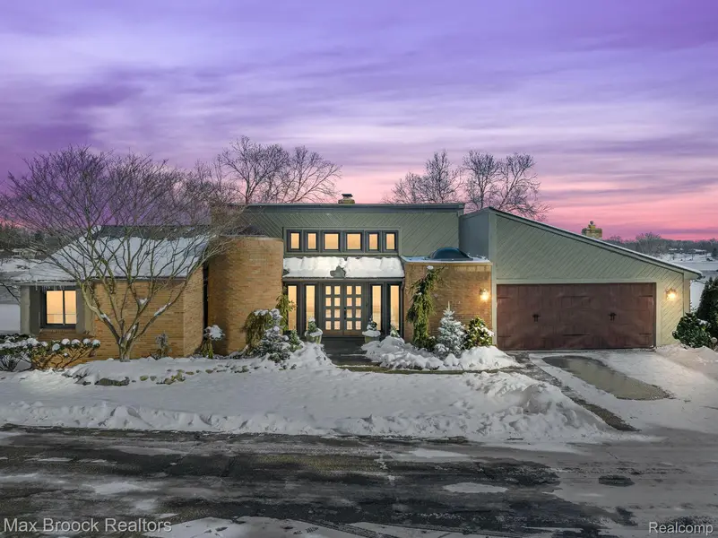 2089 SPINNAKER LN, MI 48324