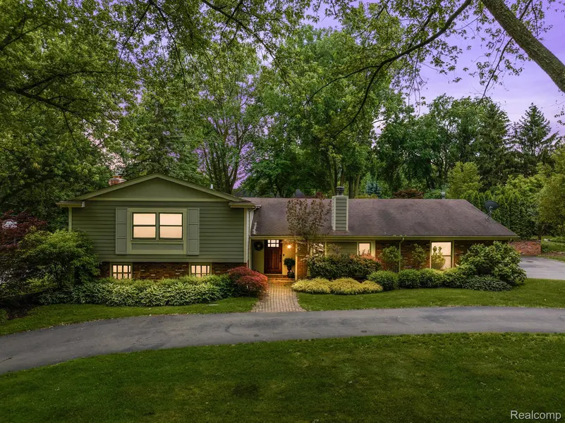 774 BROOKWOOD WALKE, MI 48304