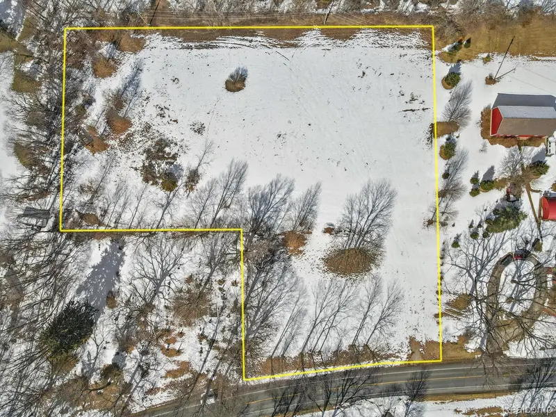 8567 ANN ARBOR RD W, Plymouth, MI 48170