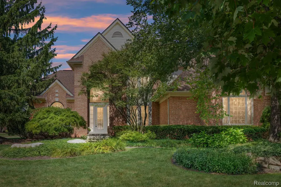 4568 Forestview, West Bloomfield, MI 48322