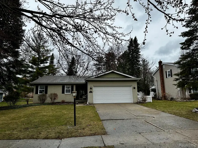 533 OLD BRIDGE RD, Grand Blanc, MI 48439