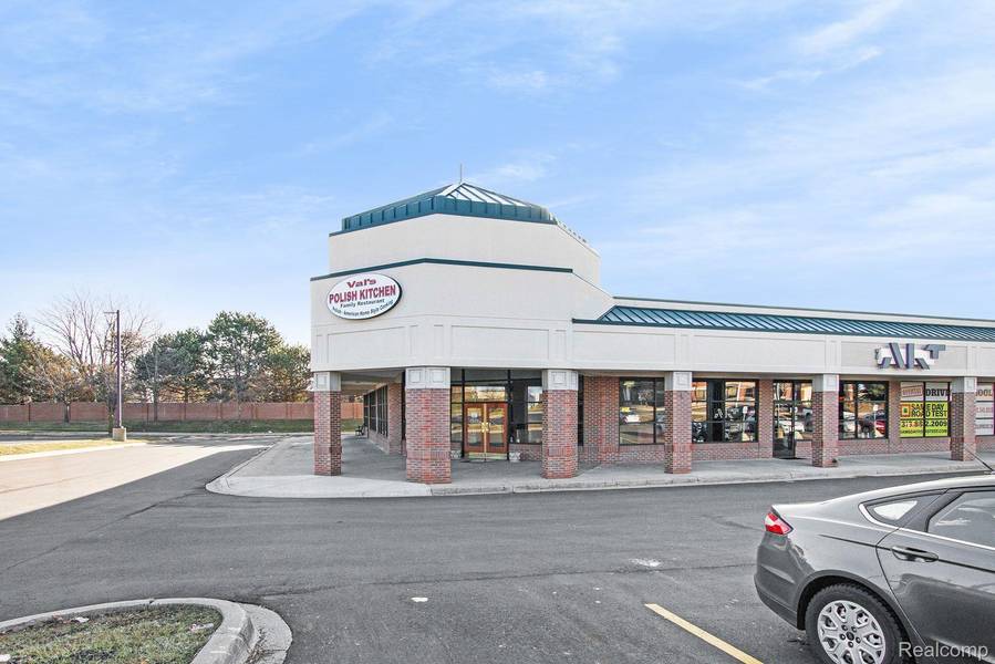 224 E AUBURN RD, Rochester Hills, MI 48307