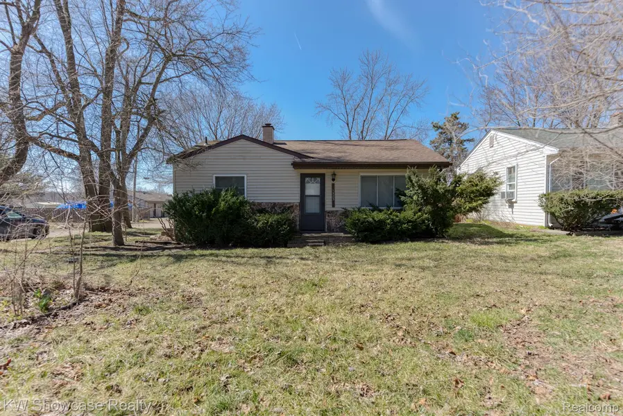 1585 ISLAND DR, Highland, MI 48356