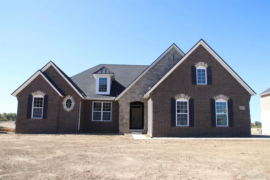 25925 CRYSTAL Creek E, South Lyon, MI 48178