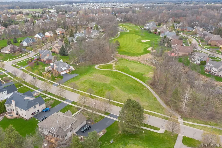 Unit 124 WOODFIELD PKWY, Grand Blanc, MI 48439