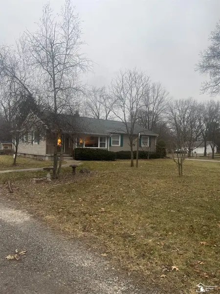 4120 Smith Rd, Lambertville, MI 48144