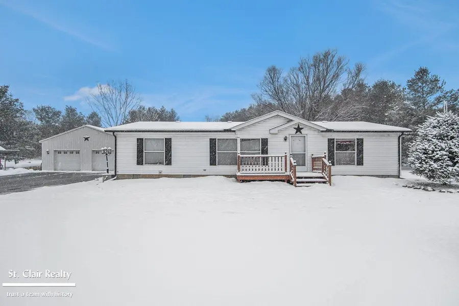 12844 Collins Rd, Yale, MI 48097