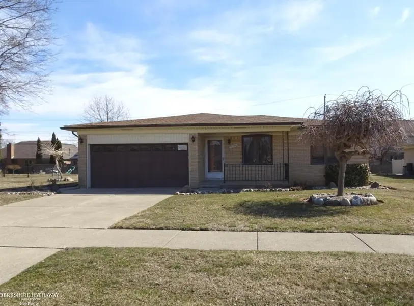 35736 Hilton, Clinton Township, MI 48035