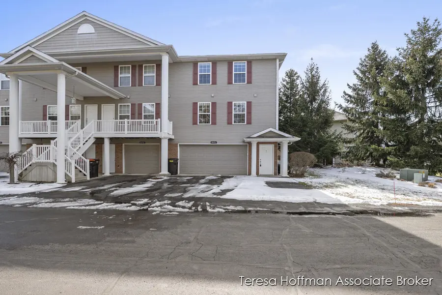 8456 N Center Park DR SW, Byron Center, MI 49315