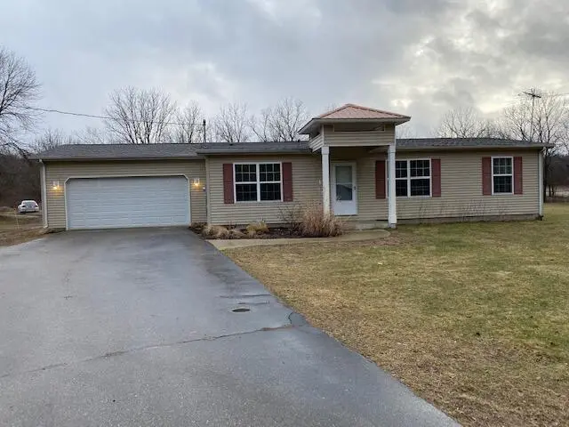 10837 N 16th ST, Plainwell, MI 49080