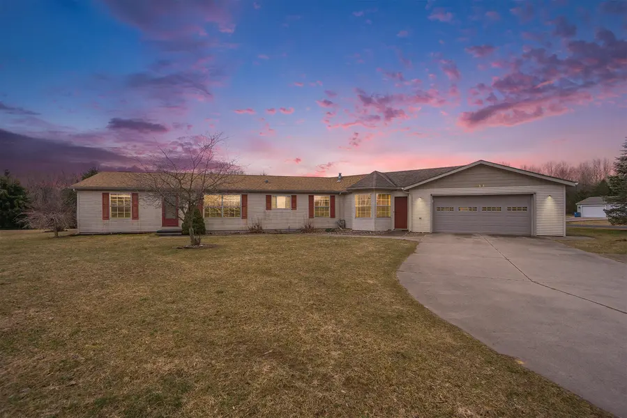 33171 Pinedale LN, Gobles, MI 49055