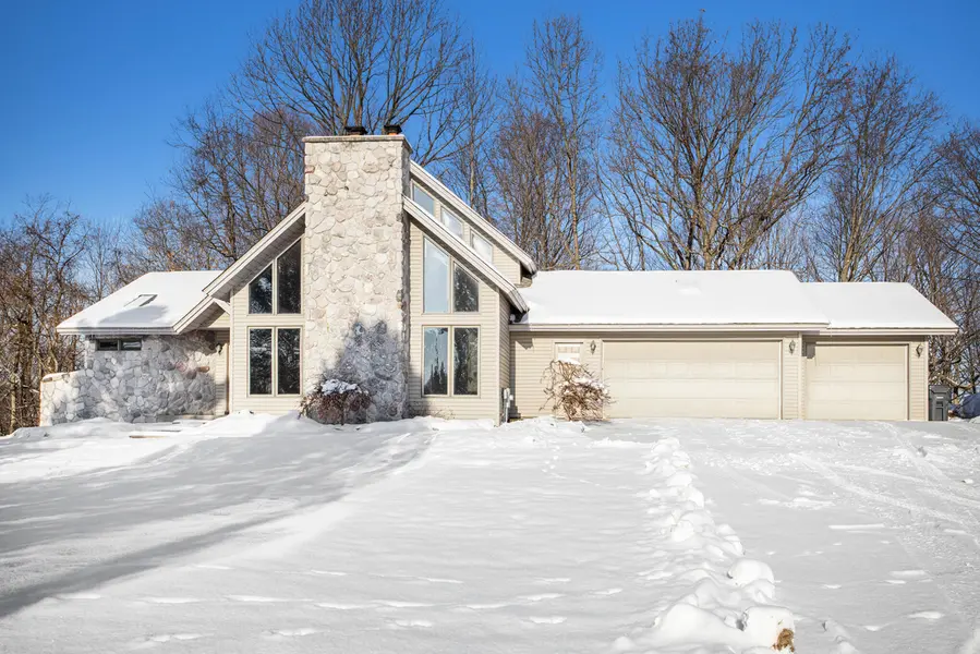 537 3rd ST, Plainwell, MI 49080