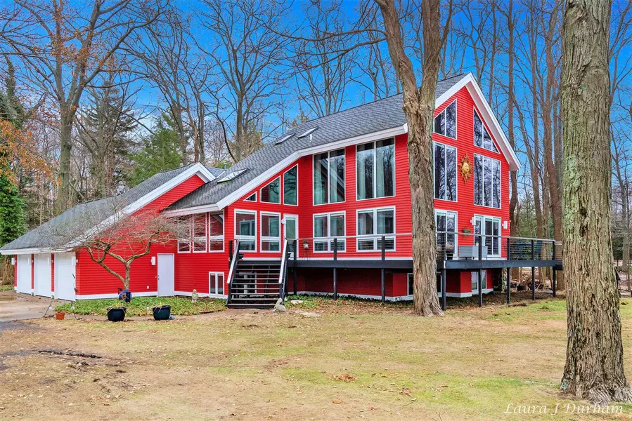 1726 Lake Michigan DR, Fennville, MI 49408