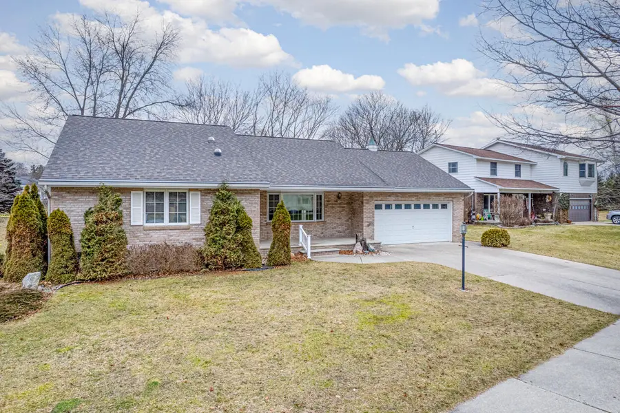 704 Novak LN, Big Rapids, MI 49307