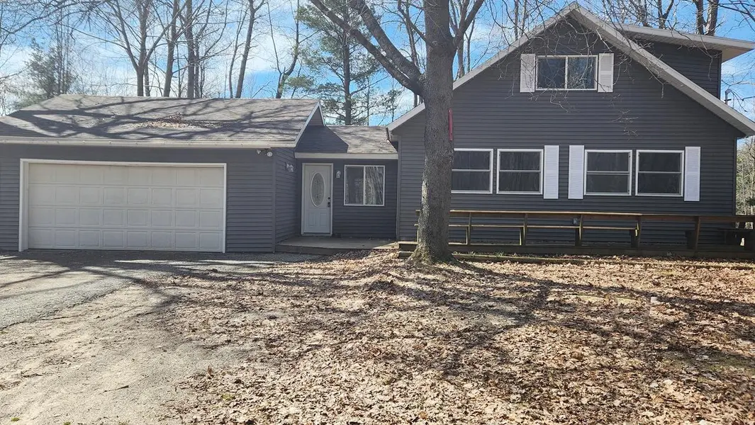 8225 Highland TRL, Canadian Lakes, MI 49346