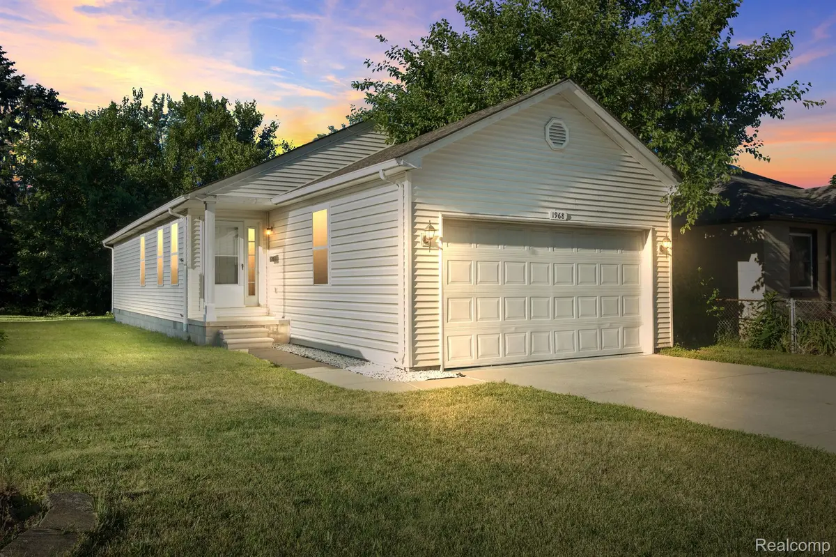 1968 GARRICK AVE, MI 48091