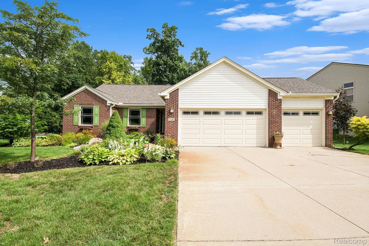 9249 LAKEWOOD DR, Northfield Twp, MI 48189