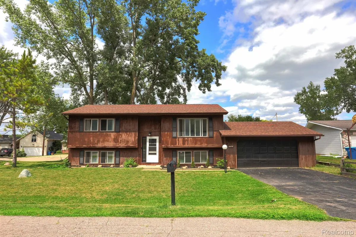 2470 CRANE RD, Fenton Twp, MI 48430