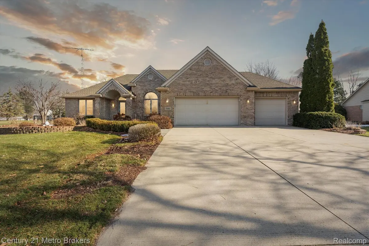 MI 48439,7095 ELMWOOD DR