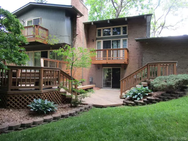 Northville, MI 48168,18275  edenderry ST