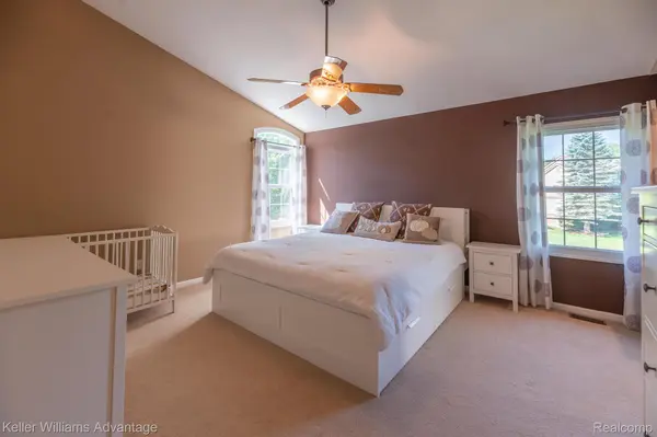 Novi, MI 48377,42797 BROOKSTONE DR