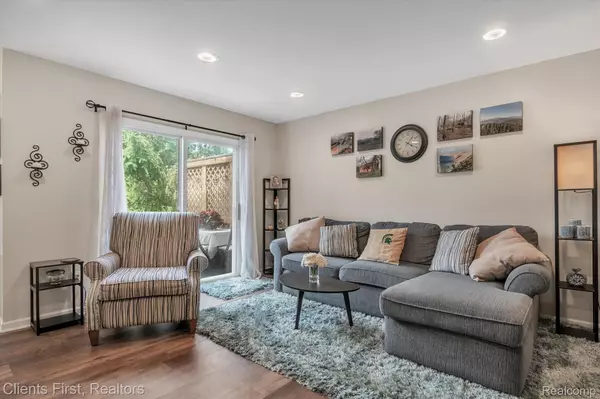 South Lyon, MI 48178,515 N REESE ST