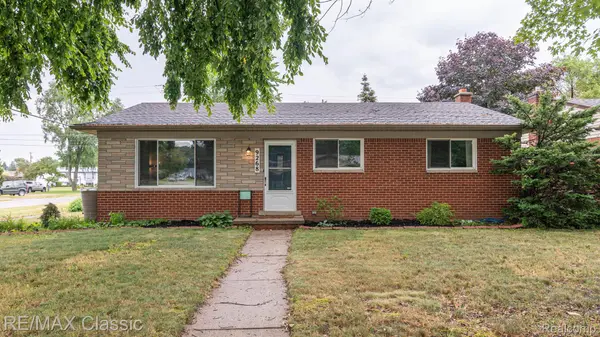9268 HOUGHTON ST, Livonia, MI 48150