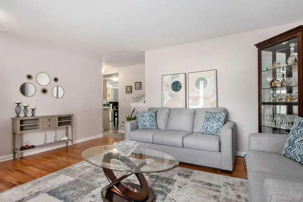 Livonia, MI 48154,37177 Bristol ST