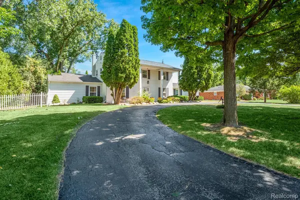 1640 MCMANUS DR, Troy, MI 48084