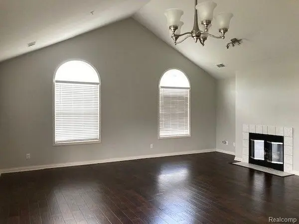 Novi, MI 48377,28406 CARLTON WAY DR