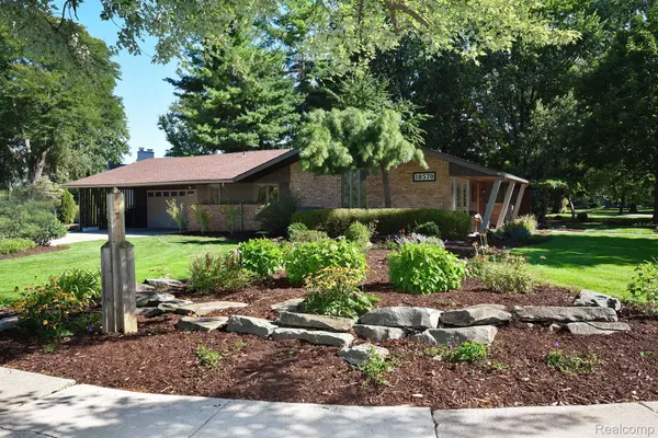 18570 RIVERSIDE DR, Beverly Hills, MI 48025