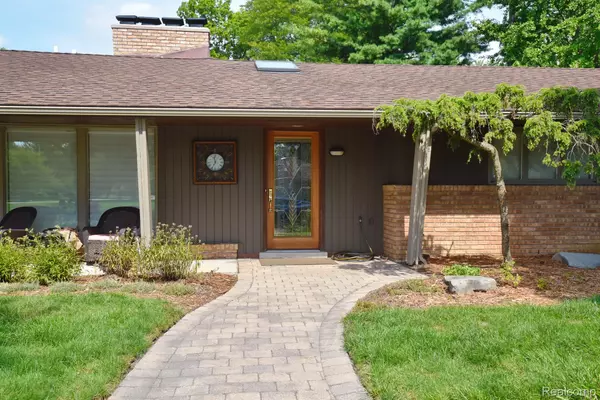 Beverly Hills, MI 48025,18570 RIVERSIDE DR