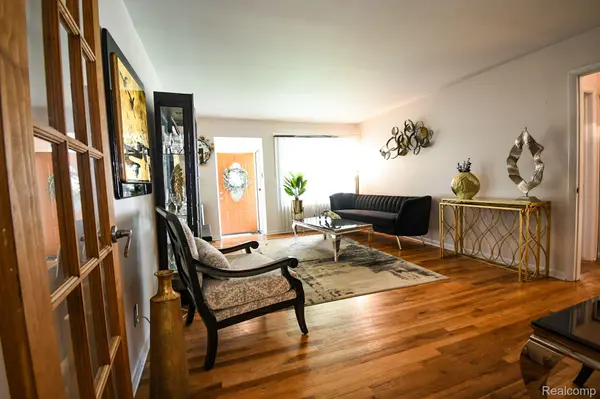 Southfield, MI 48075,19641 DORSET ST