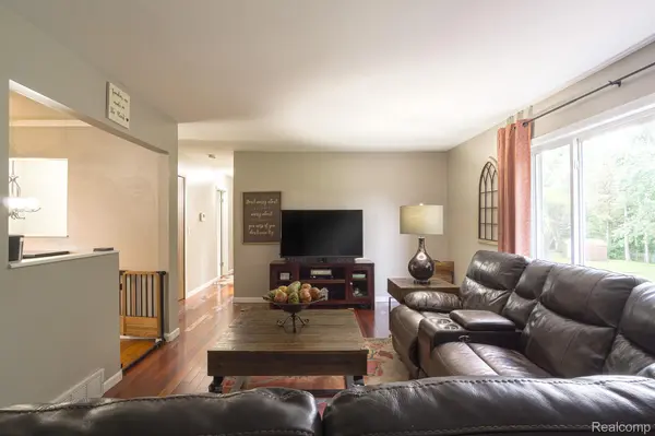 Grand Blanc, MI 48439,6072 ROCKING CHAIR RD