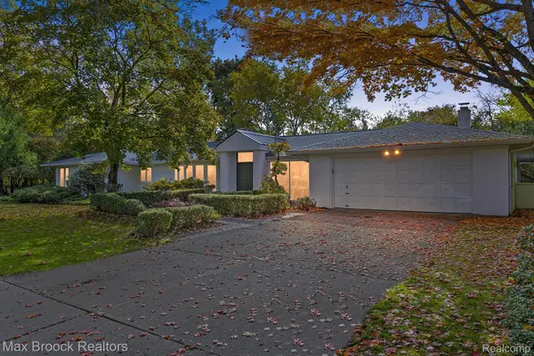 27441 LAKEHILLS DR, Franklin, MI 48334