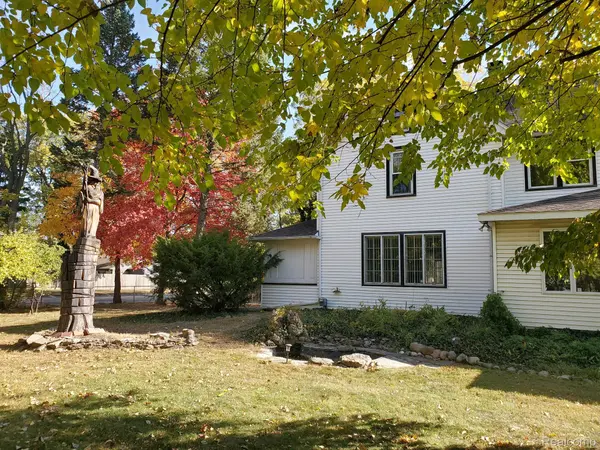 Royal Oak, MI 48073,1208 E 12 MILE RD