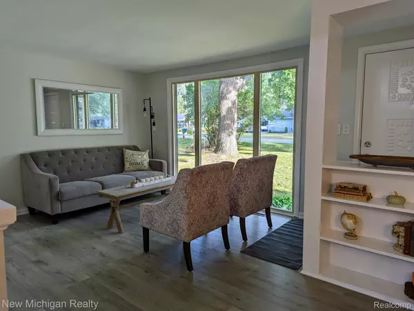 Burton, MI 48519,6190 SURREY LN