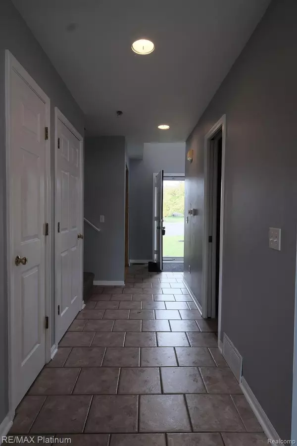 Grand Blanc, MI 48439,4064 HEATHER HILL