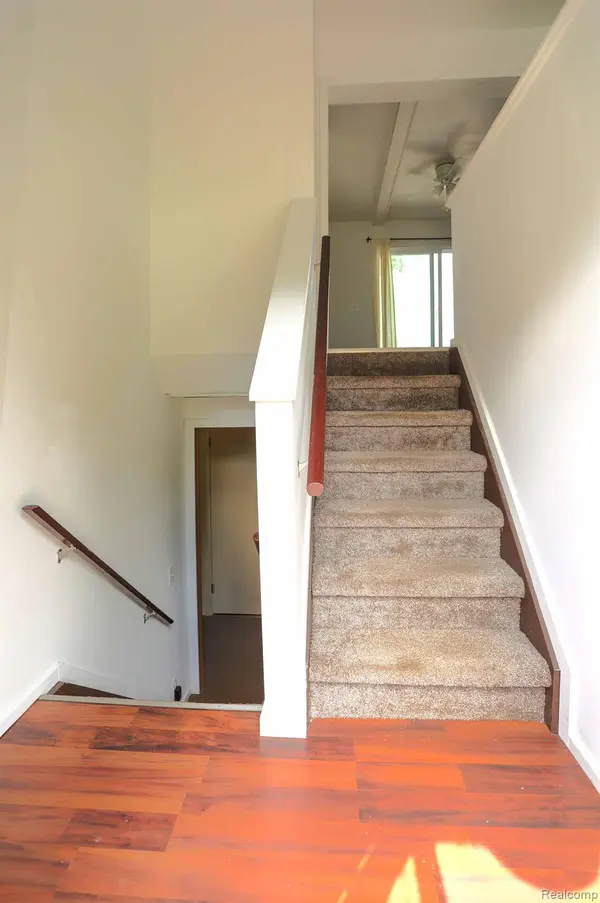 Fenton, MI 48430,2470 CRANE RD