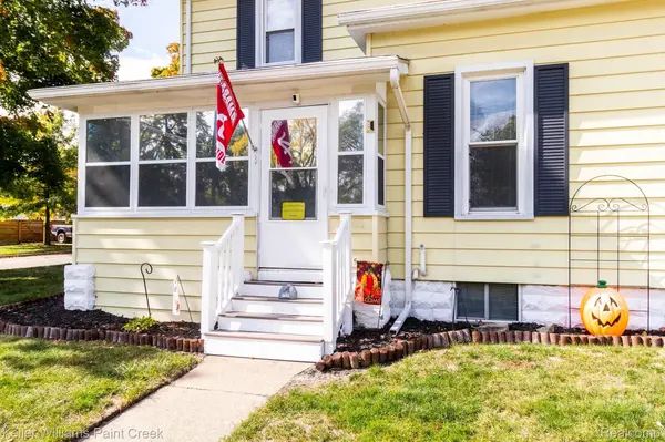 St. Clair, MI 48079,802 Jay ST