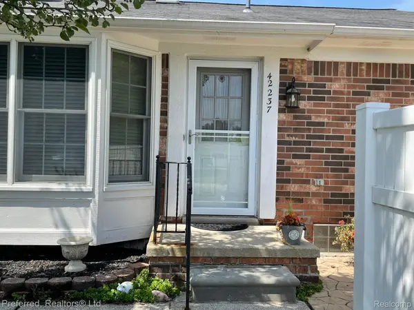 Plymouth, MI 48170,42237 OLD POND CIR