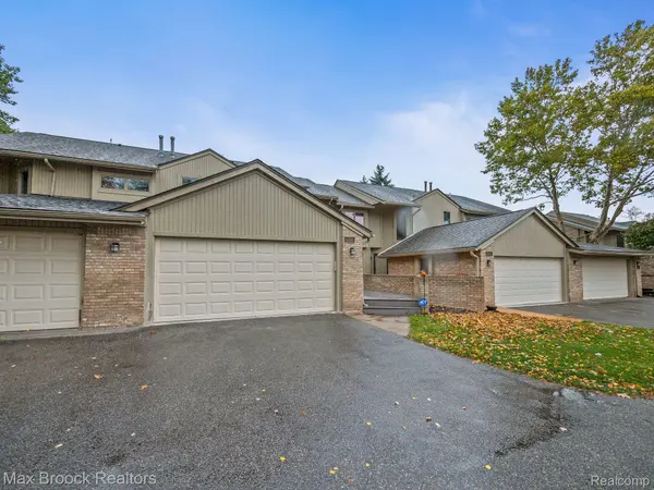 West Bloomfield, MI 48323,4345 FOXPOINTE DR