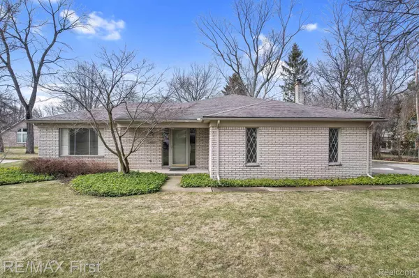 4381 STONEHENGE, Troy, MI 48098