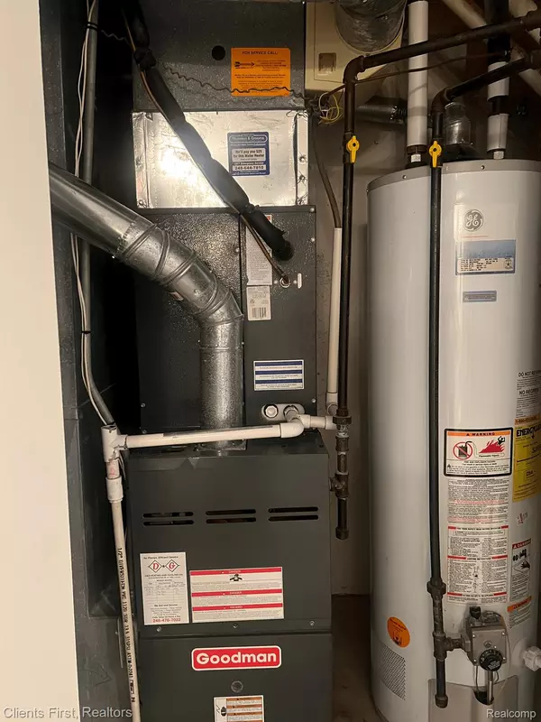 Novi, MI 48377,31216 COLUMBIA DR