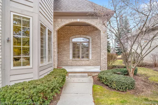 MI 48348,6590 ENCLAVE DR